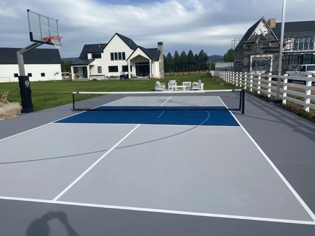 Xây sân bóng rổ - pickleball kinh tế 6 lớp sơn có 10% Hạt Cao Su MIXPSPORTS trên nền nhựa